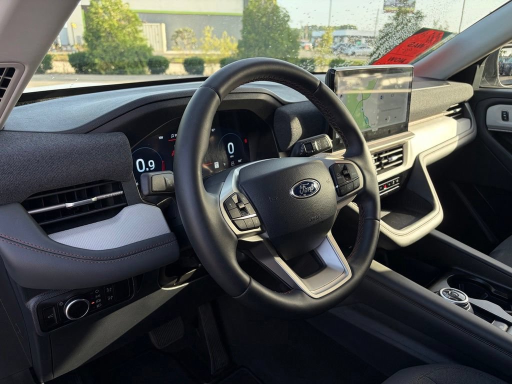Used 2026 Ford Explorer Active RWD image 16