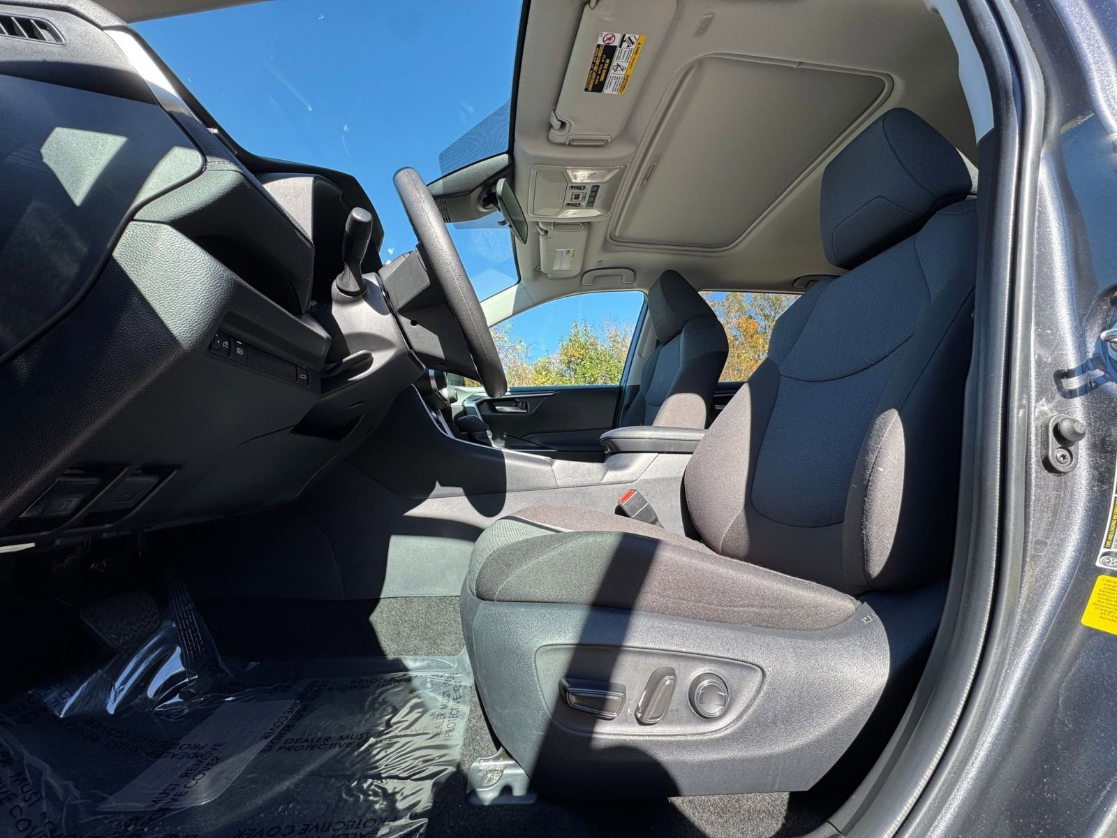 Used 2025 Toyota RAV4 XLE image 22