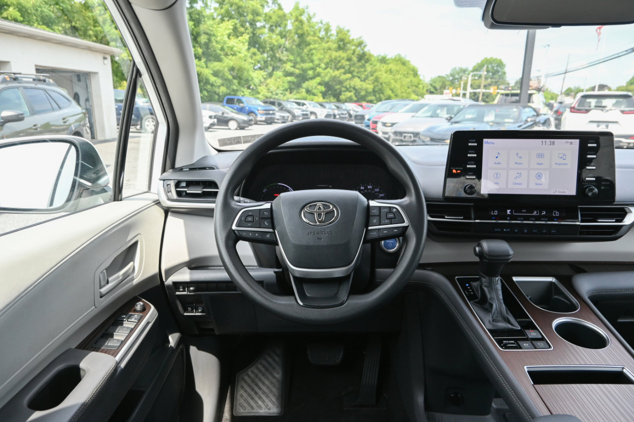Used 2021 Toyota Sienna LE image 25