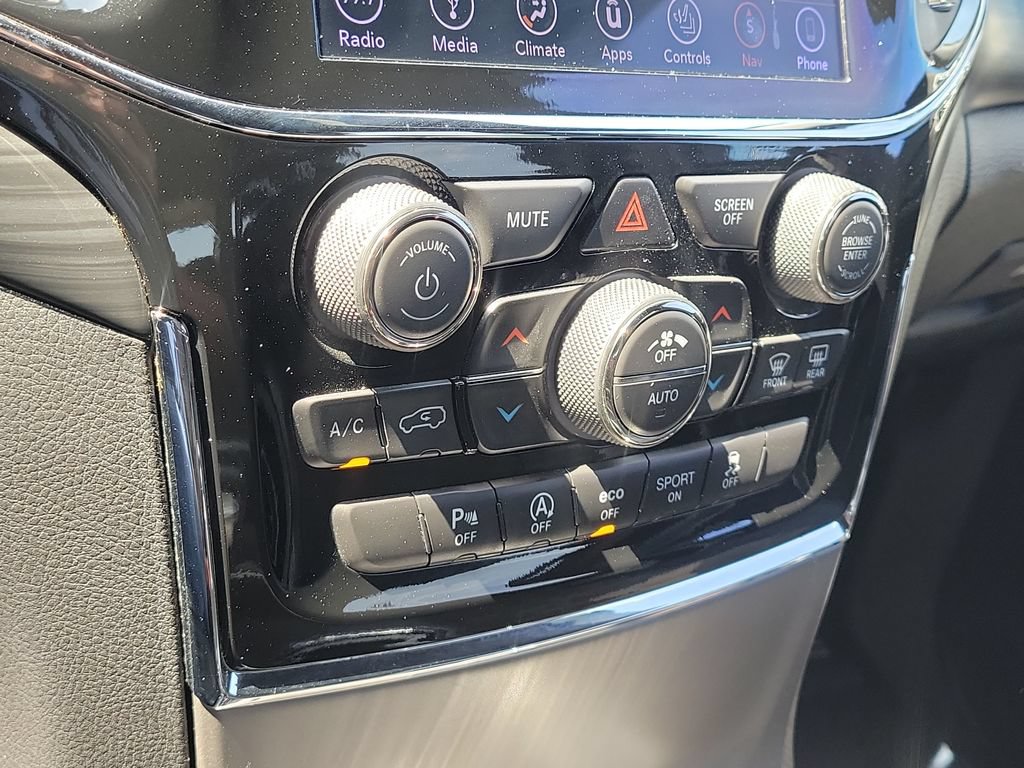 Used 2019 Jeep Grand Cherokee Altitude RWD image 17