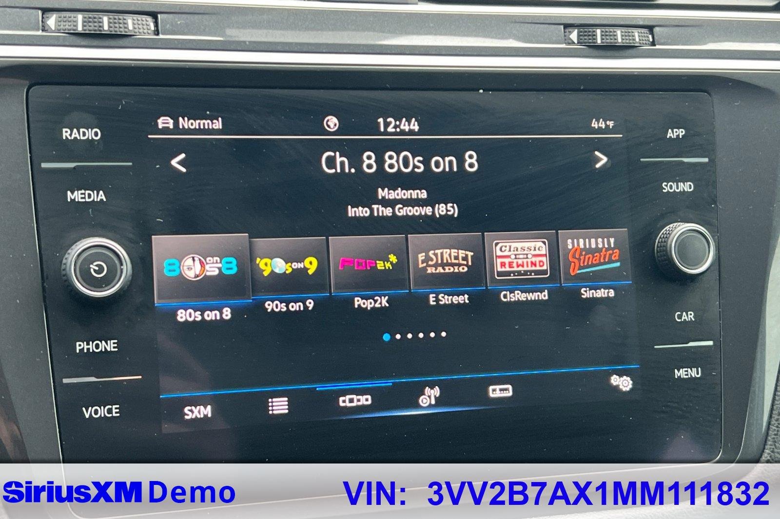 Used 2021 Volkswagen Tiguan SE image 24