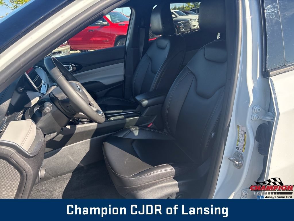Used 2025 Jeep Compass Limited AWD/4WD image 13