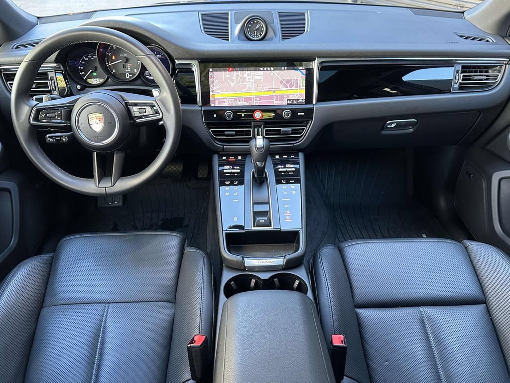 Certified 2025 Porsche Macan AWD/4WD image 13