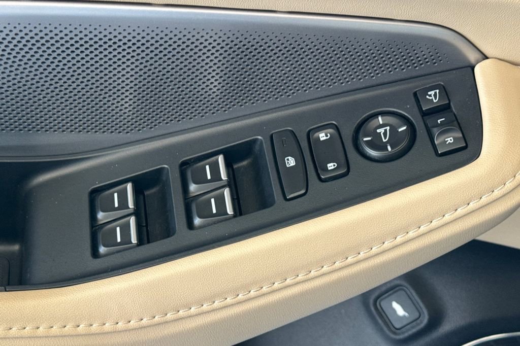 Certified 2025 Acura MDX w/ Technology Package image 16