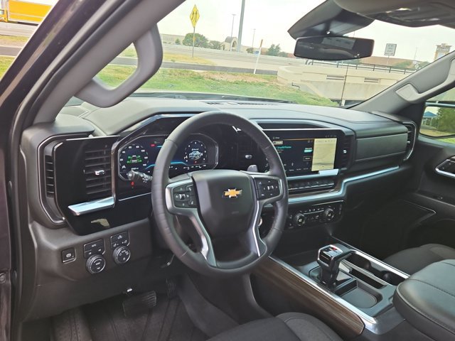 Used 2023 Chevrolet Silverado 1500 LT AWD/4WD image 10
