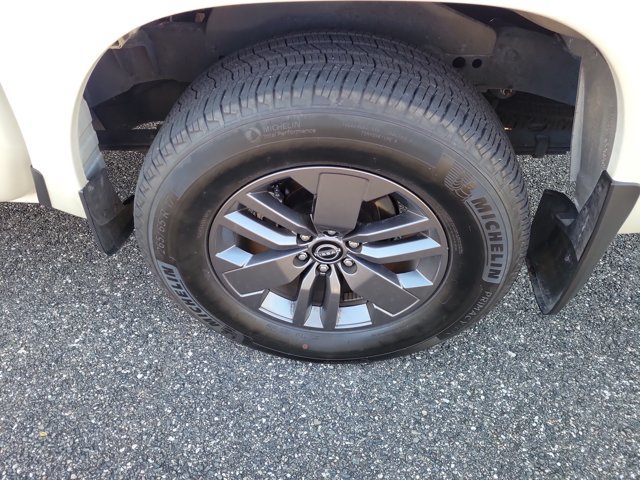 Used 2025 Nissan Frontier SV w/ SV Convenience Package RWD image 6