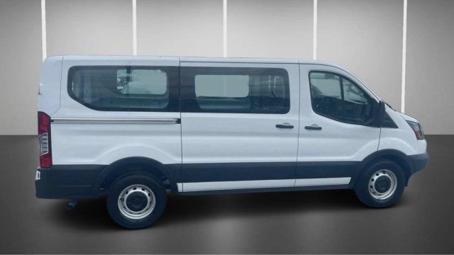 Used 2025 Ford Transit 150 Low Roof RWD image 3