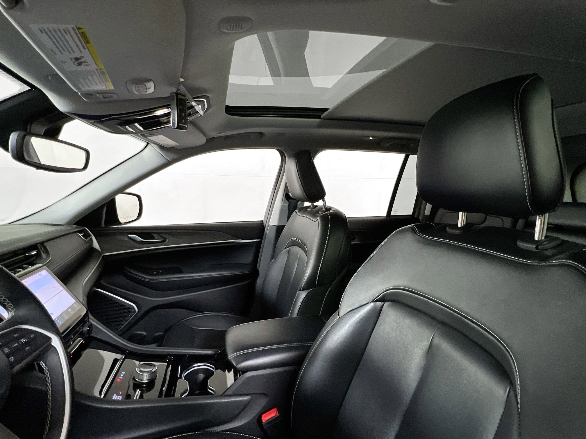 Used 2022 Jeep Grand Cherokee Limited image 21