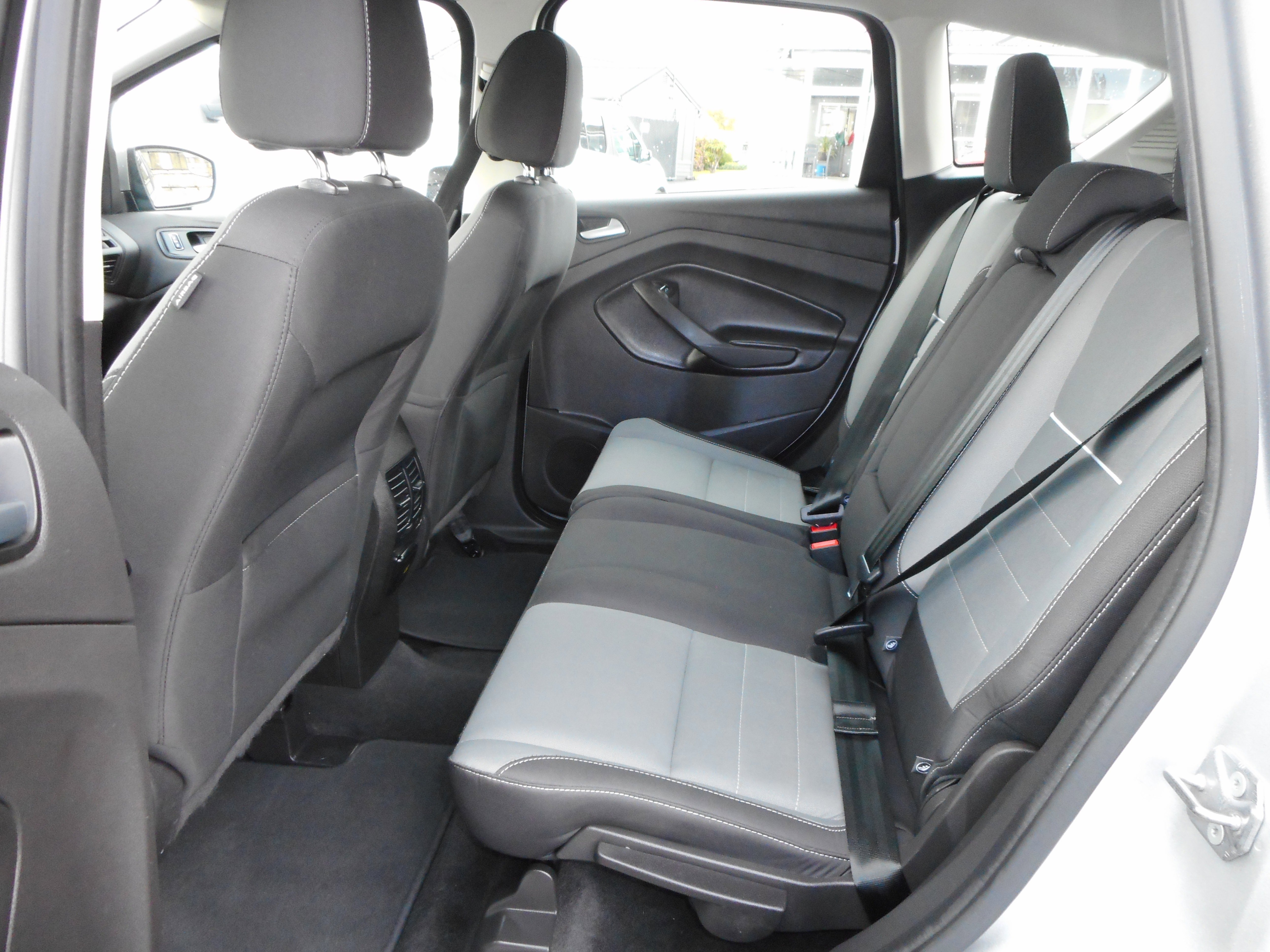 Used 2015 Ford C-MAX SE image 16
