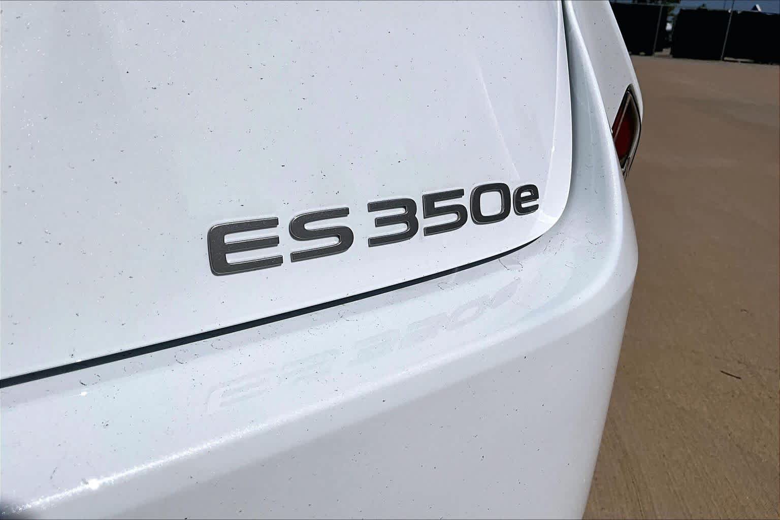 New 2026 Lexus ES 350e FWD image 15