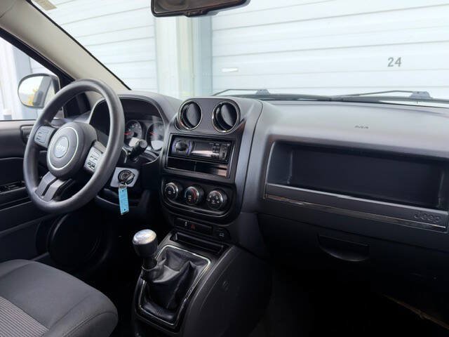 Used 2013 Jeep Compass Sport AWD/4WD image 14