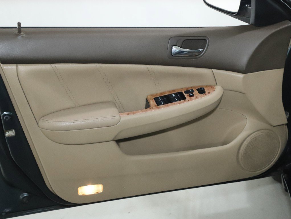 Used 2004 Honda Accord EX image 19