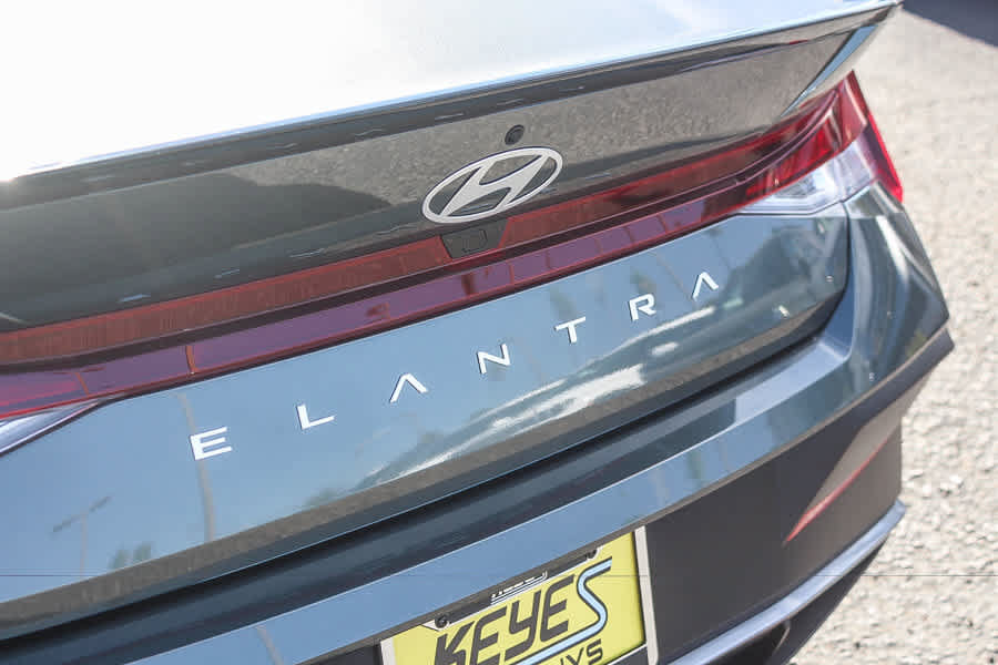 Certified 2025 Hyundai Elantra SEL FWD image 34
