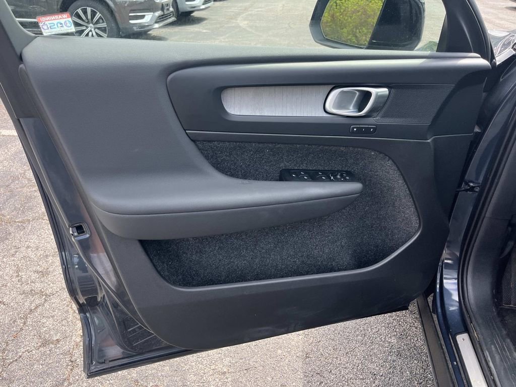 Certified 2026 Volvo XC40 B4 Core w/ Climate Package FWD image 20