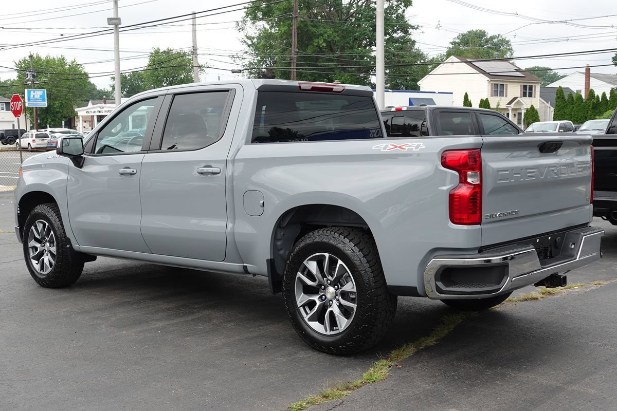 Used 2024 Chevrolet Silverado 1500 LT AWD/4WD image 2