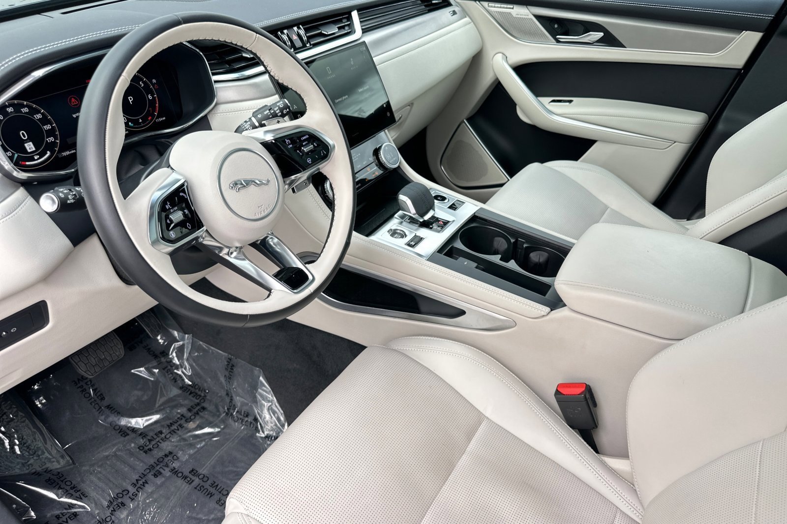 Used 2025 Jaguar F-PACE R-Dynamic S image 9