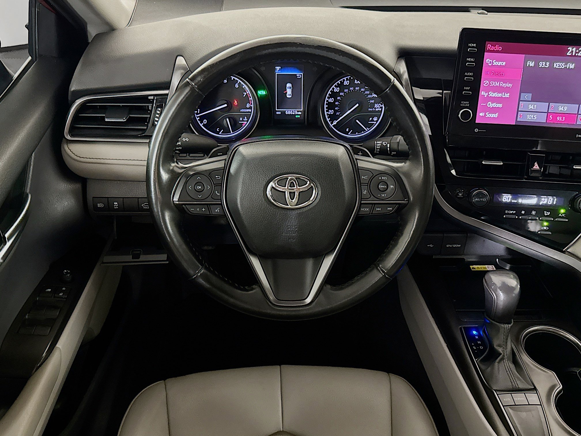 Used 2023 Toyota Camry SE w/ Cold Weather Package FWD image 15