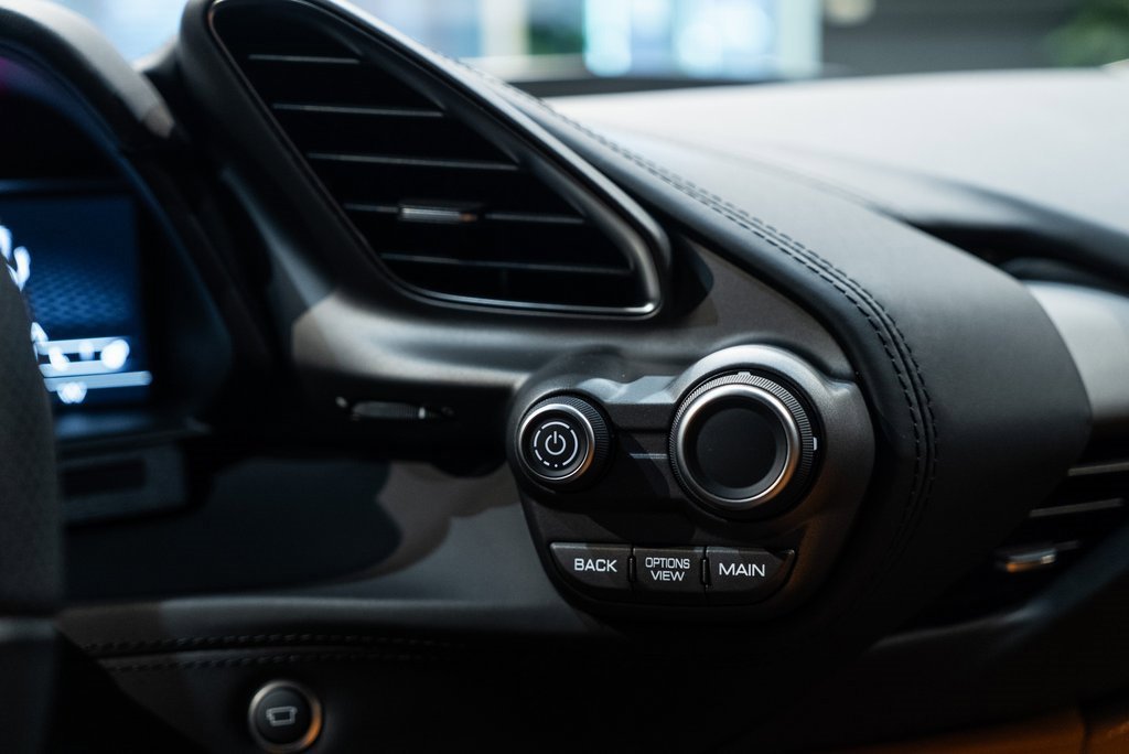 Used 2018 Ferrari 488 GTB Base image 32