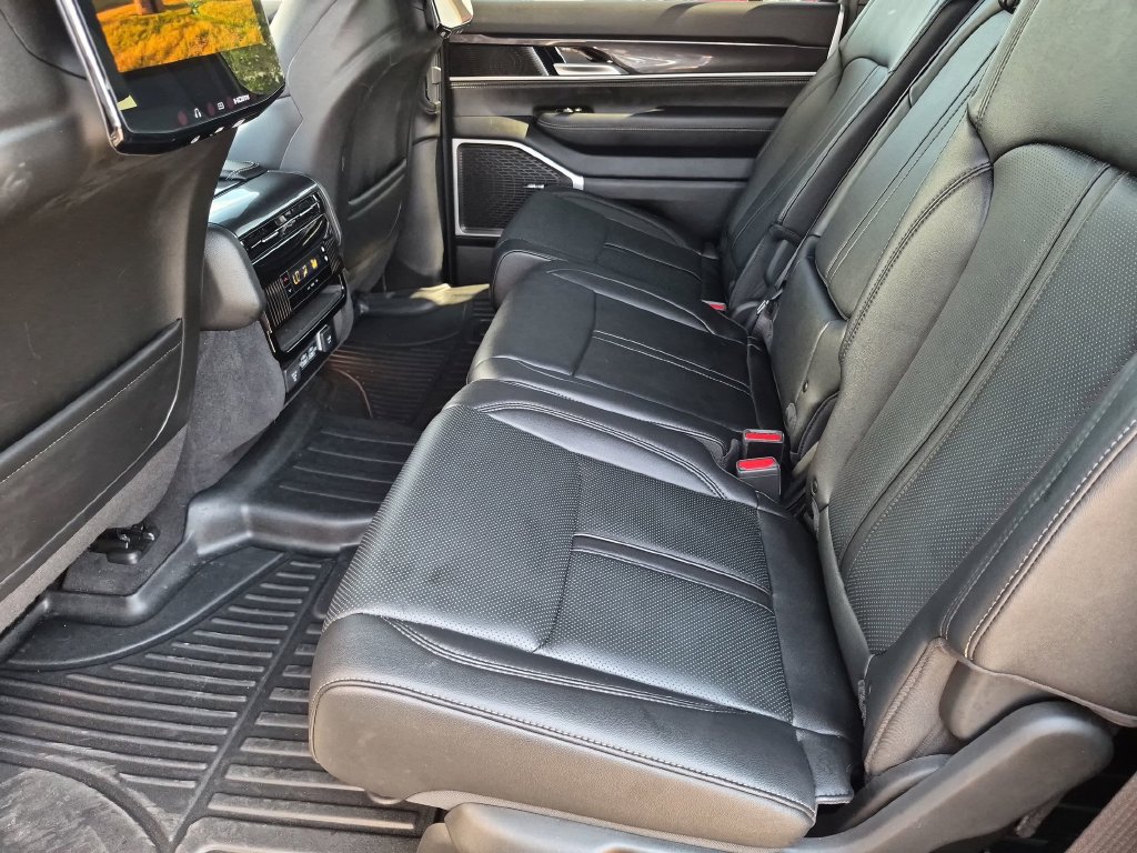 Used 2024 Jeep Wagoneer 4WD w/ Rear Seat Video Group 1 image 27