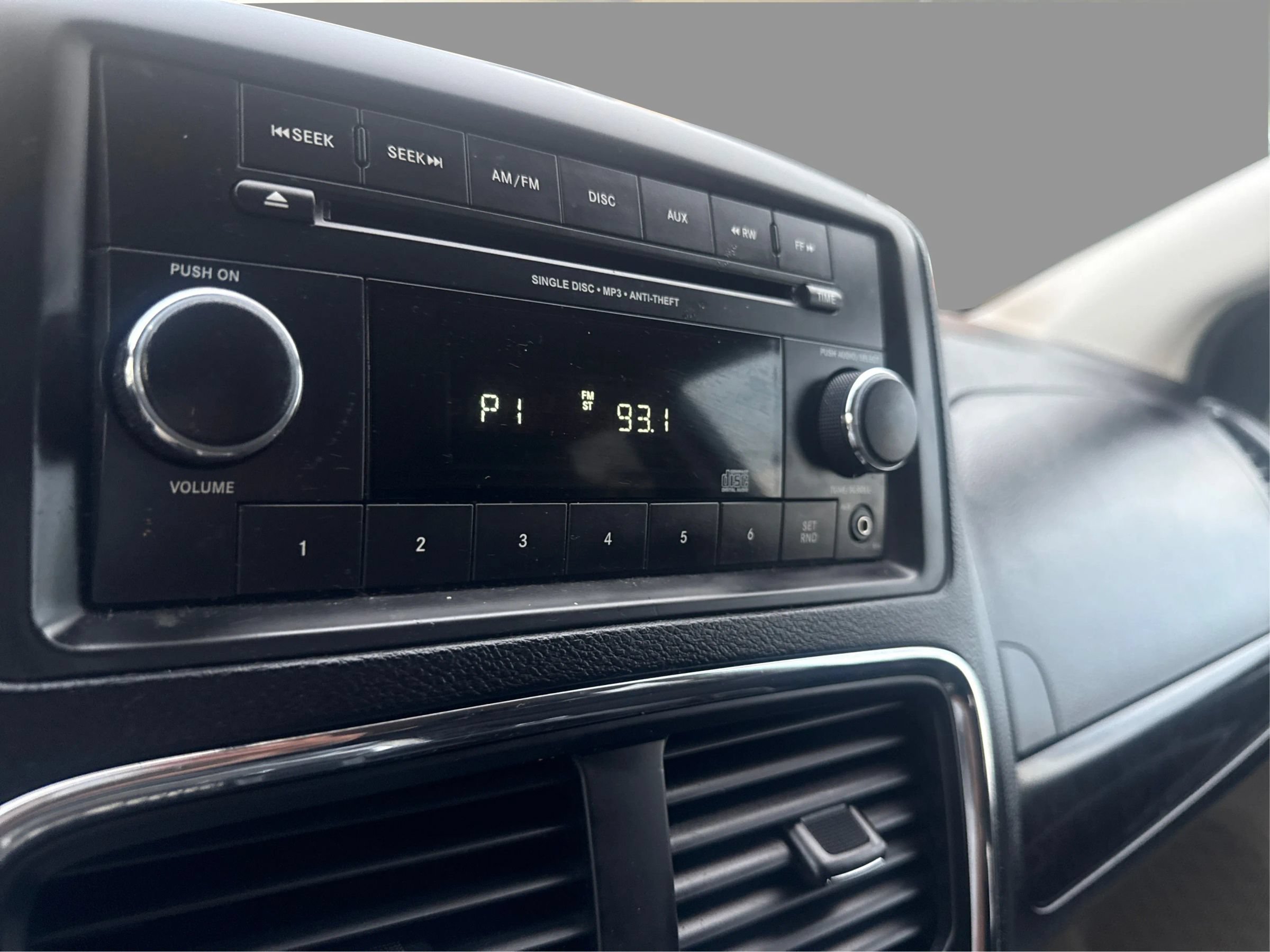 Used 2012 Dodge Grand Caravan SXT FWD image 16