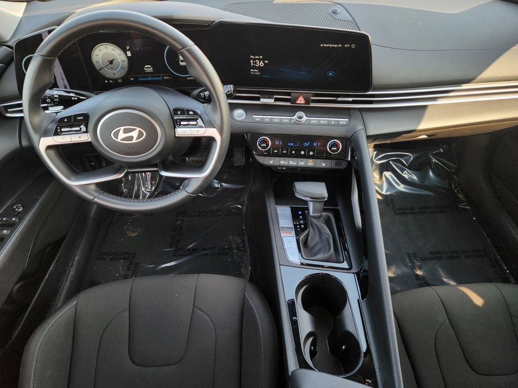 Used 2025 Hyundai Elantra SEL FWD image 26