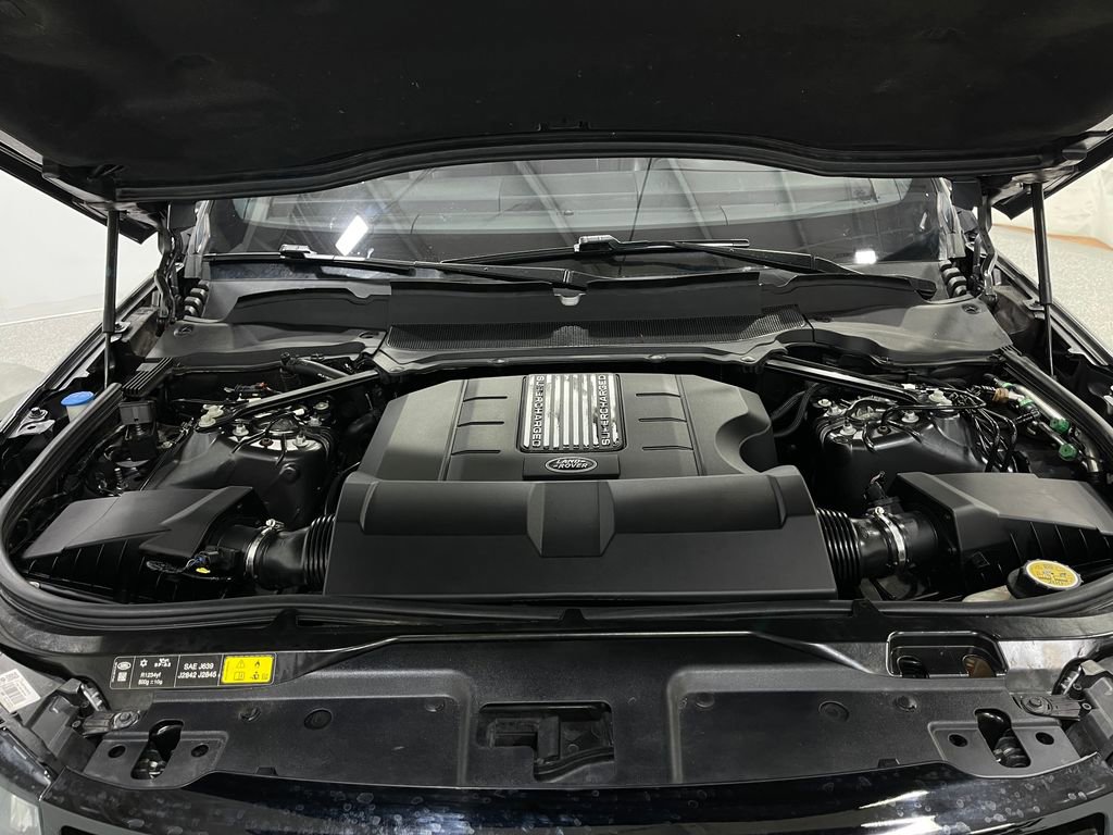 Used 2020 Land Rover Discovery HSE image 28