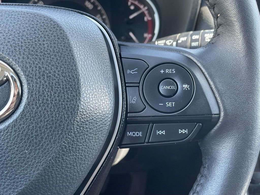 Used 2025 Toyota RAV4 XLE Premium FWD image 32