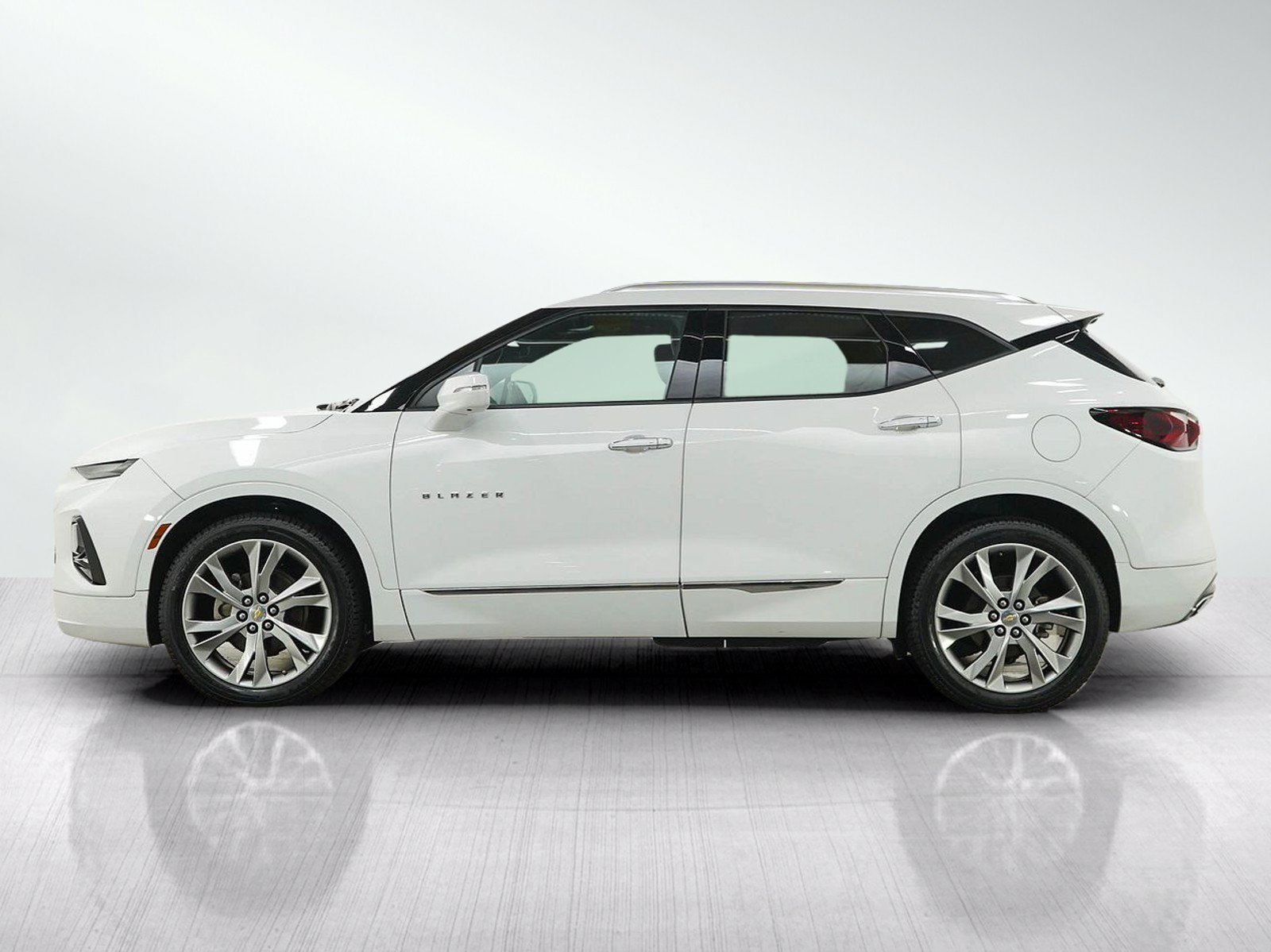 Used 2019 Chevrolet Blazer Premier w/ Sun and Wheels Package AWD/4WD image 2