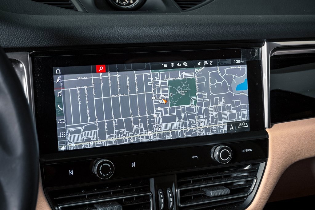 Certified 2025 Porsche Macan image 22