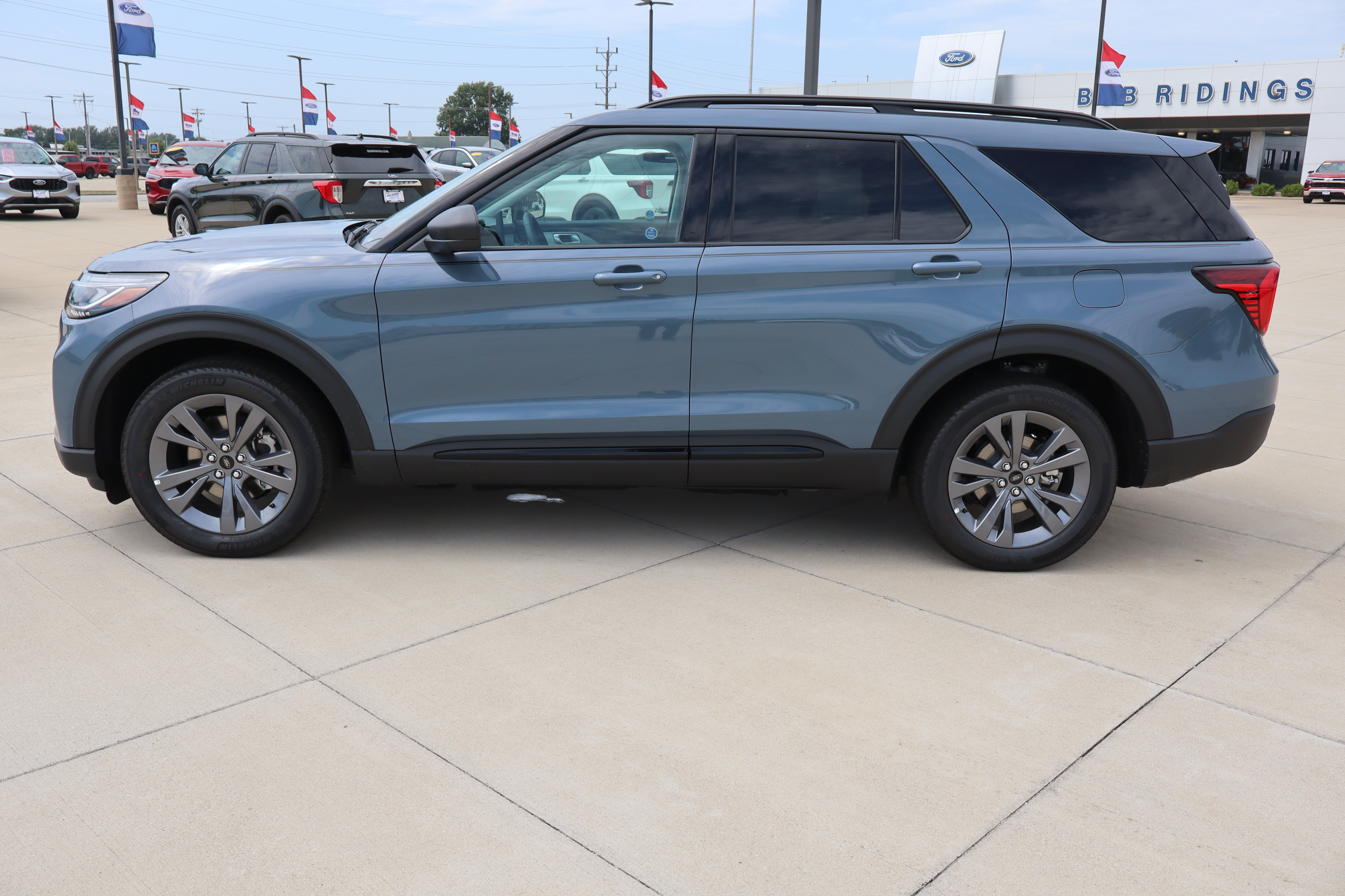 New 2026 Ford Explorer Active w/ Active Comfort Package AWD/4WD image 8