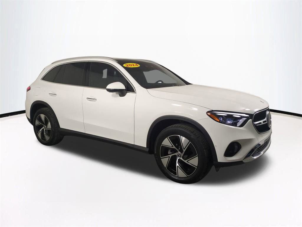 Used 2024 Mercedes-Benz GLC 300 4MATIC image 2