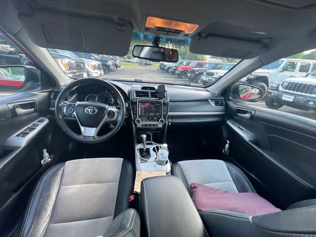 Used 2014 Toyota Camry SE w/ Leather Package FWD image 3