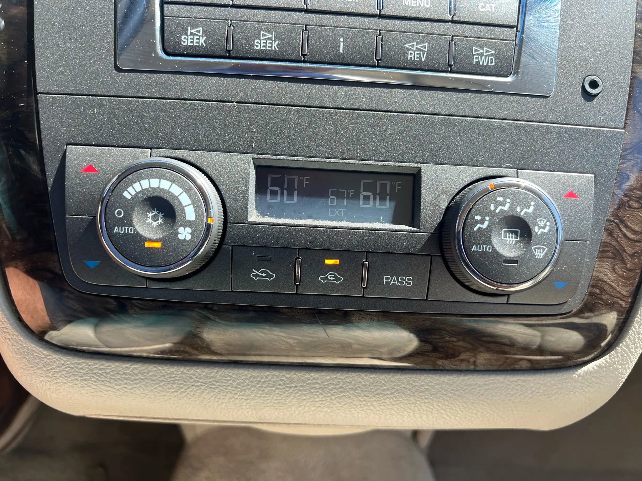 Used 2009 Cadillac DTS w/ Trunk Convenience Package FWD image 53