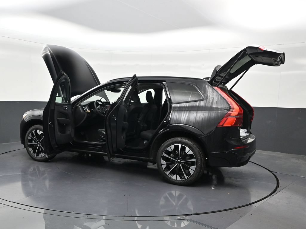 New 2026 Volvo XC60 B5 Plus AWD/4WD image 32