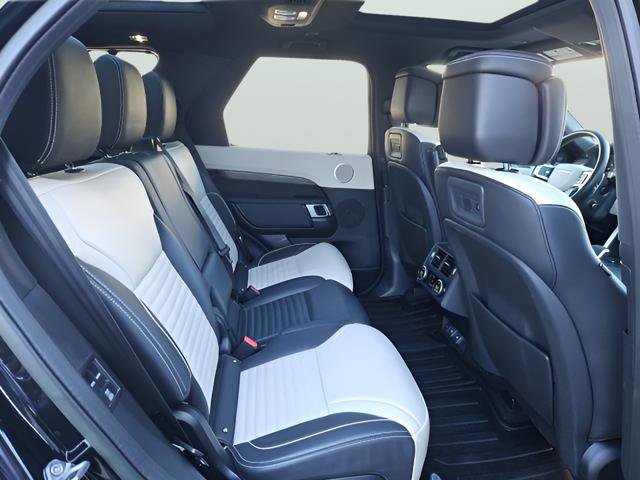 Certified 2023 Land Rover Discovery Metropolitan Edition image 26