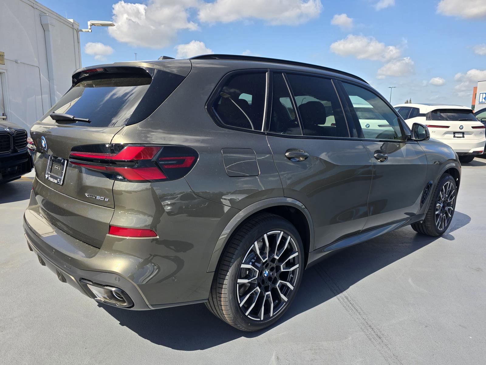 New 2026 BMW X5 xDrive50e w/ M Sport Package AWD/4WD image 27