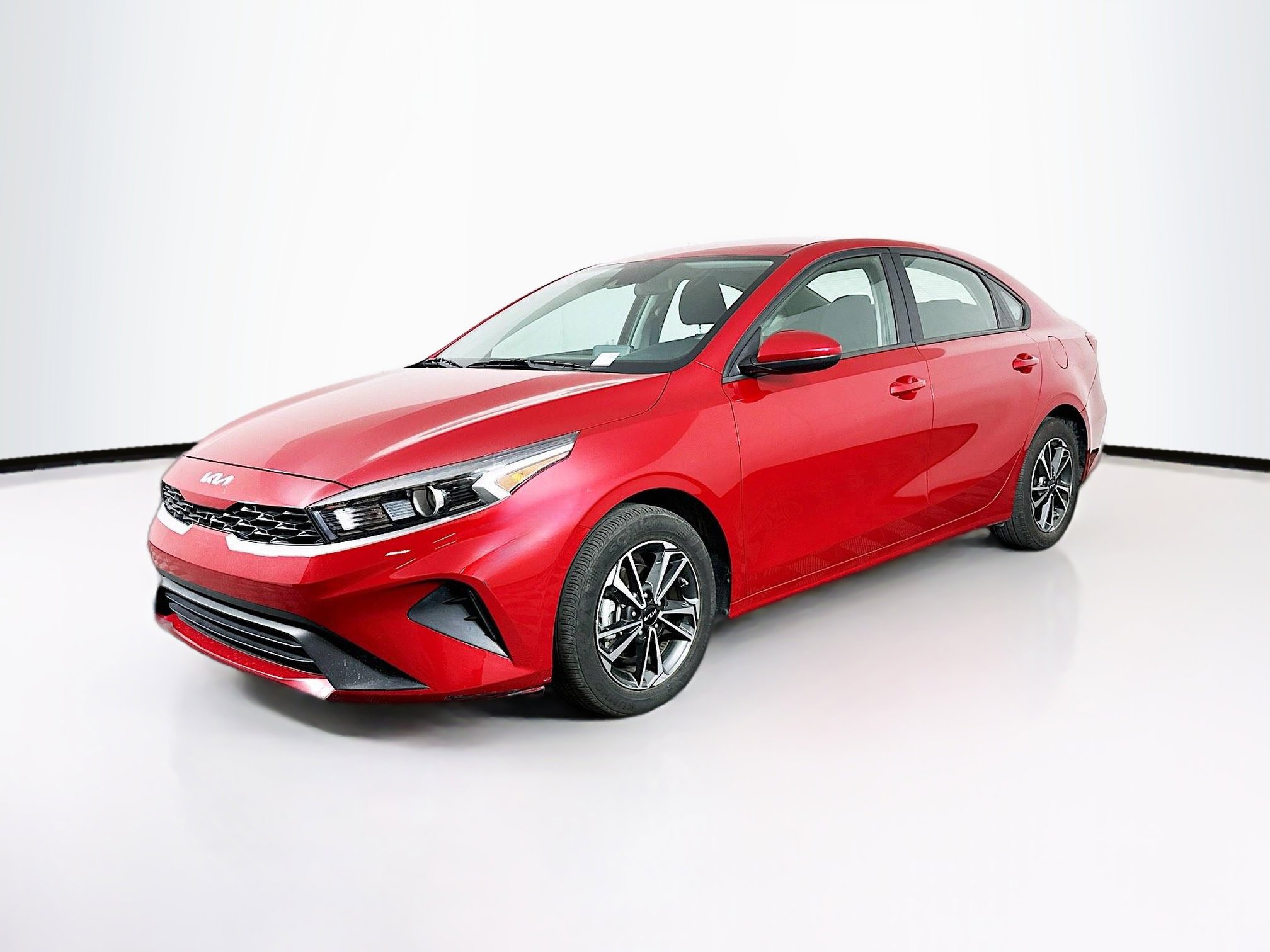 Used 2024 Kia Forte LXS image 3