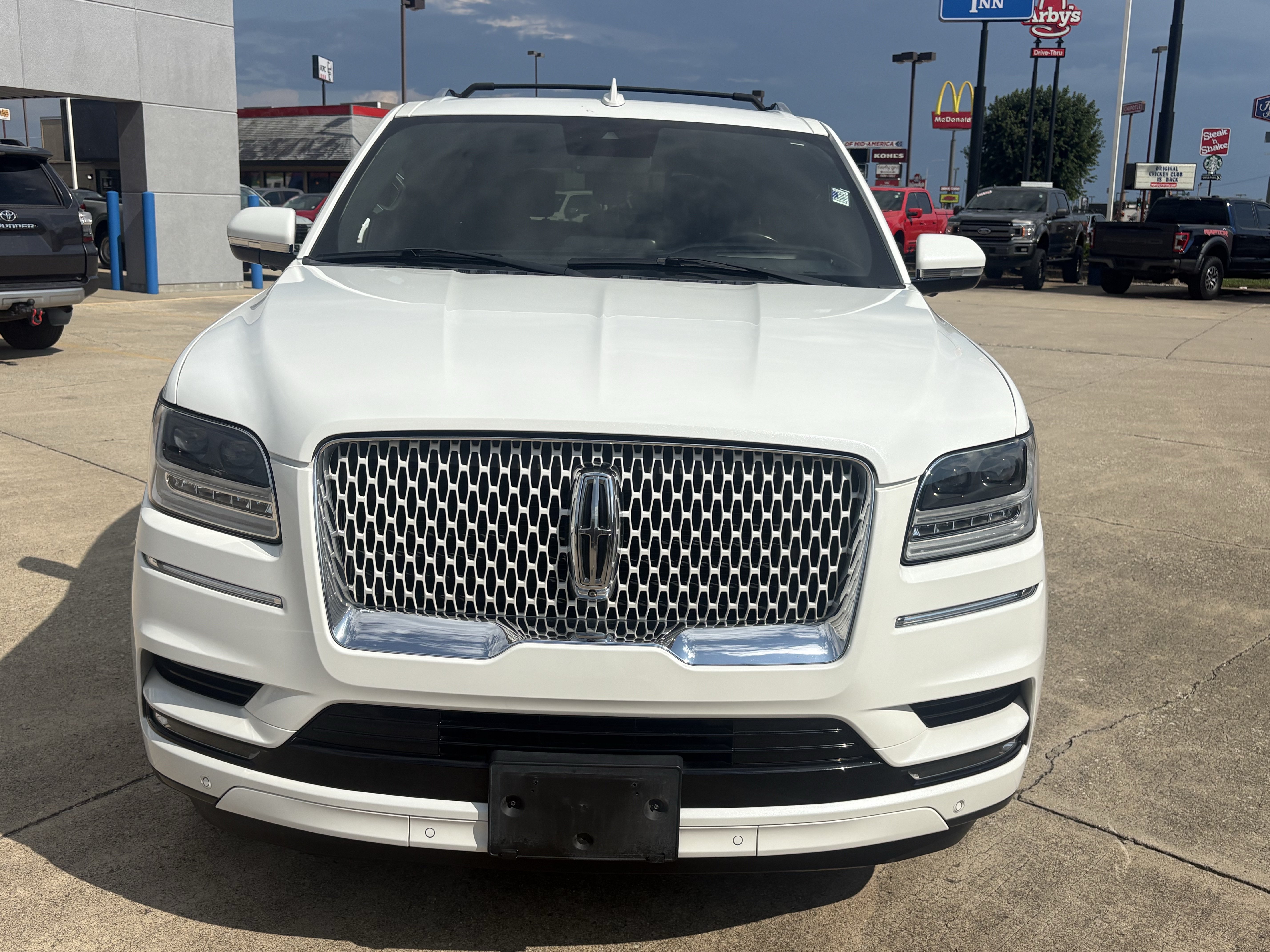 Used 2021 Lincoln Navigator L Reserve AWD/4WD image 2