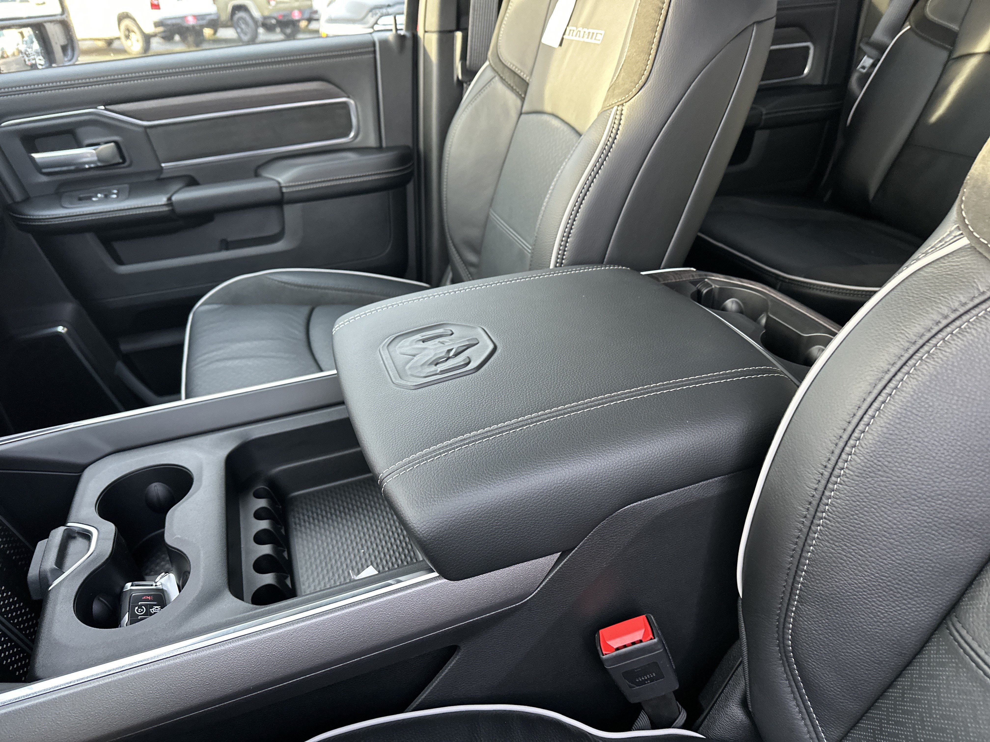 New 2026 RAM 2500 Laramie w/ Sport Appearance Package AWD/4WD image 18