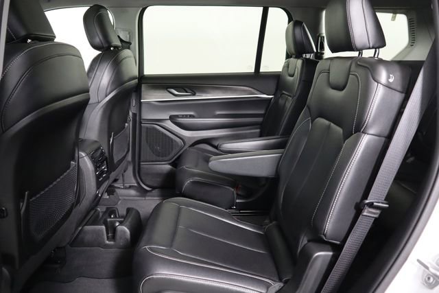 Used 2023 Jeep Grand Cherokee L Limited AWD/4WD image 16