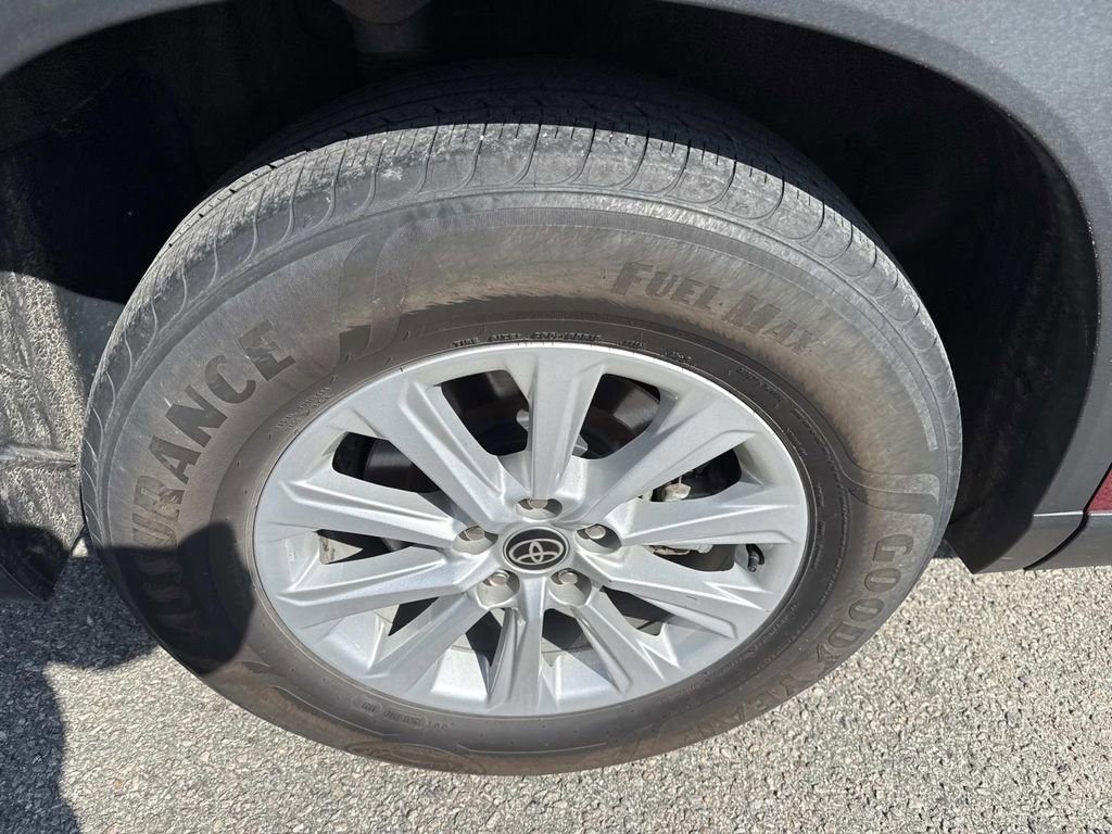 Certified 2024 Toyota Grand Highlander XLE image 9