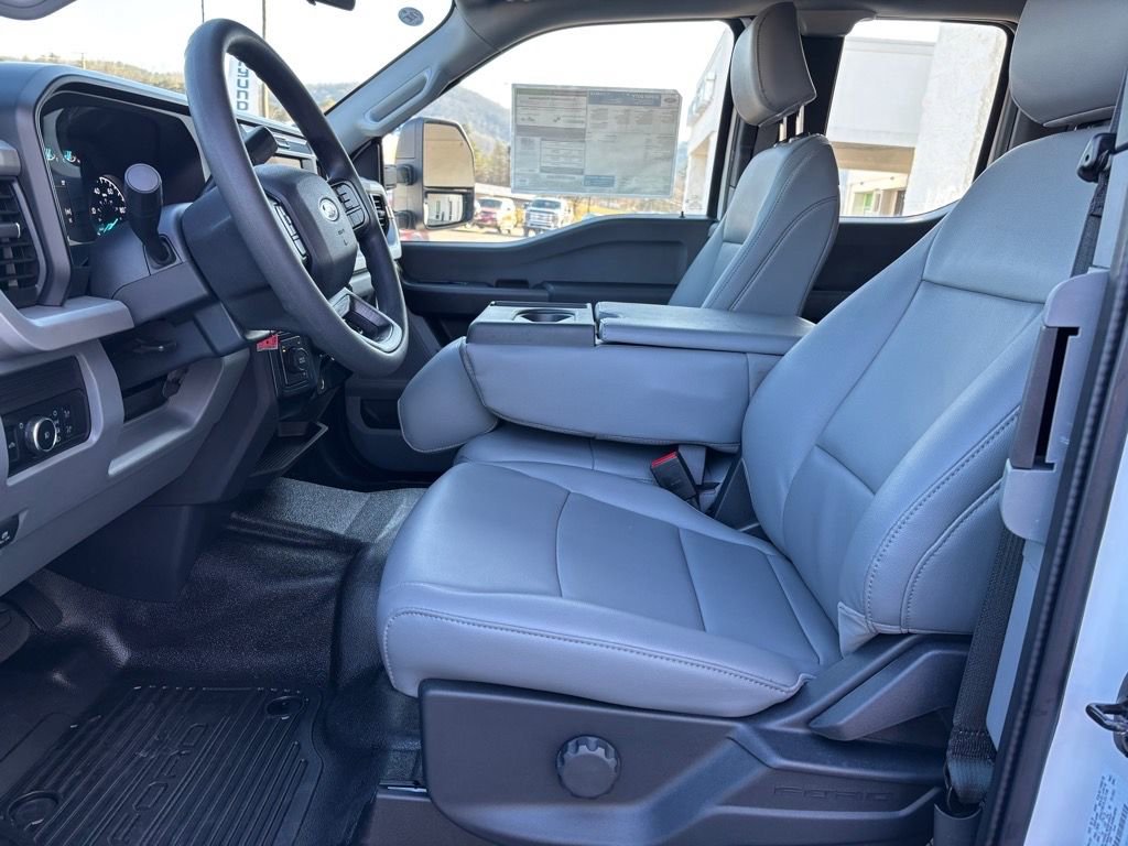 New 2026 Ford F250 XL w/ XL Chrome Package image 9
