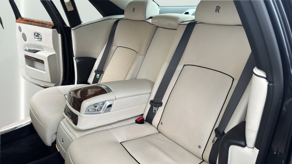 Used 2013 Rolls-Royce Ghost image 25