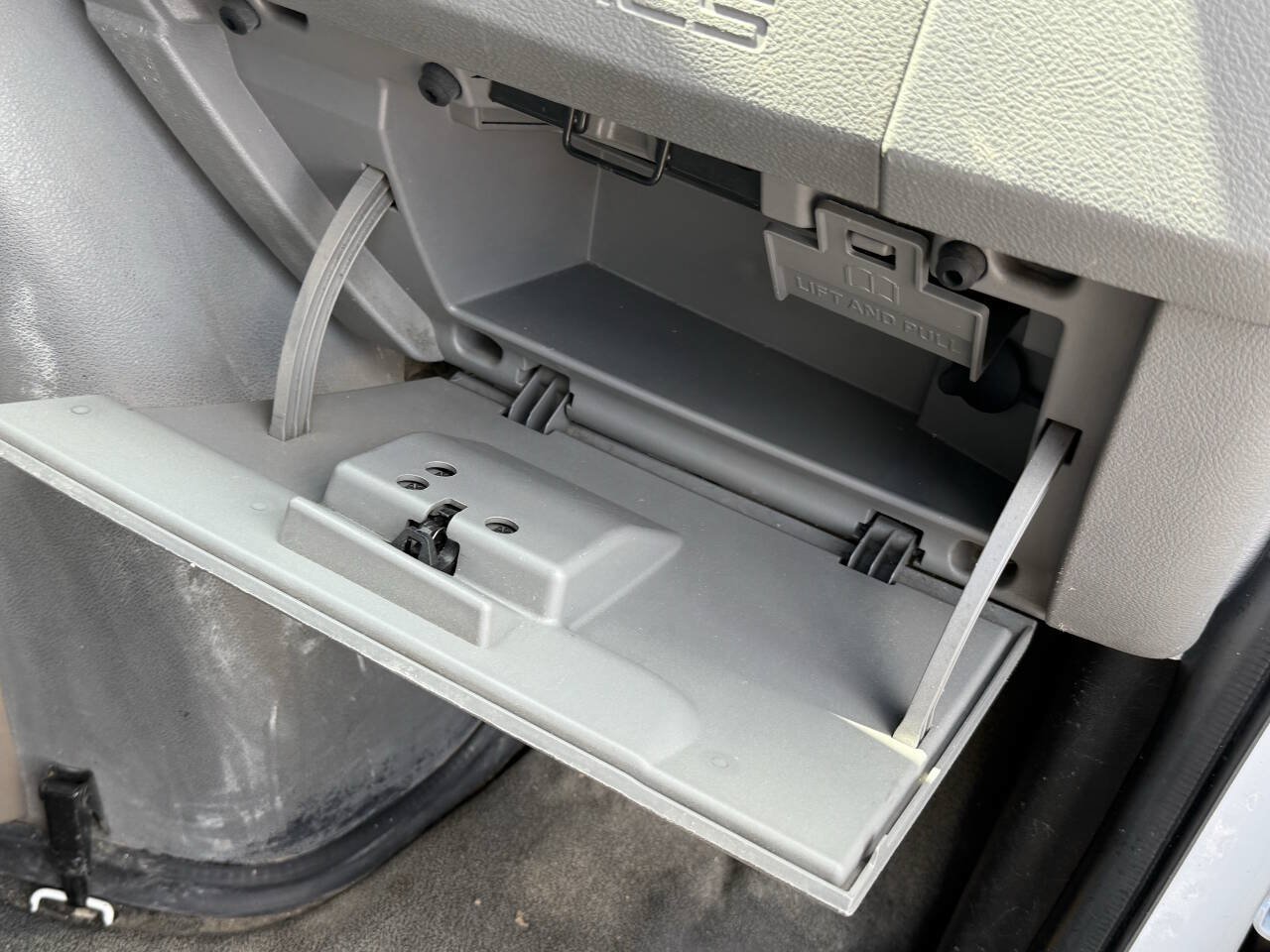 Used 2014 Ford E-250 and Econoline 250 w/ Power Group RWD image 8