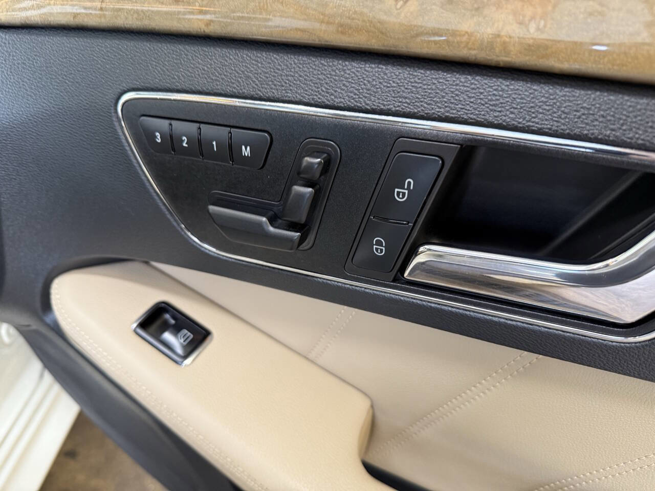 Used 2011 Mercedes-Benz E 350 Sedan image 32