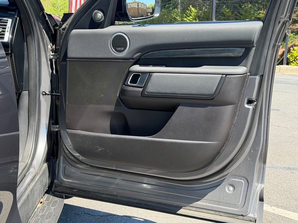 Used 2018 Land Rover Discovery HSE image 35