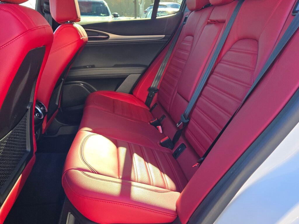 Used 2024 Alfa Romeo Stelvio Veloce image 18