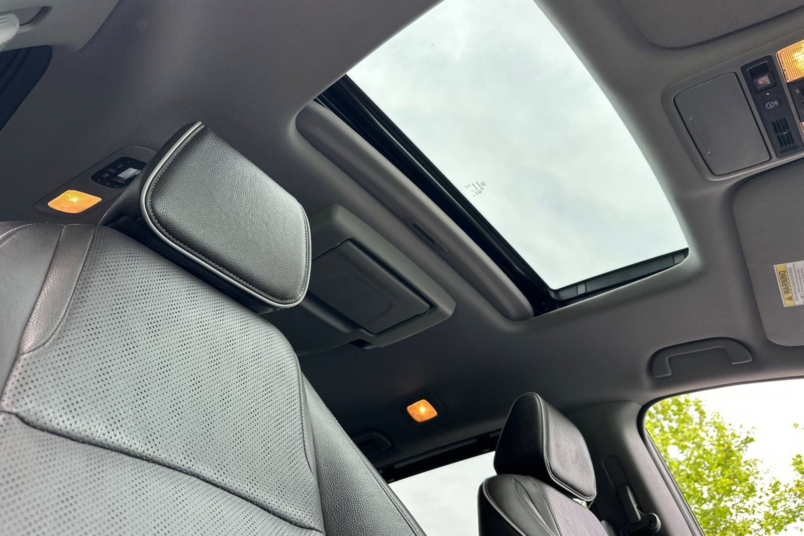 Used 2022 Honda Odyssey Elite image 16