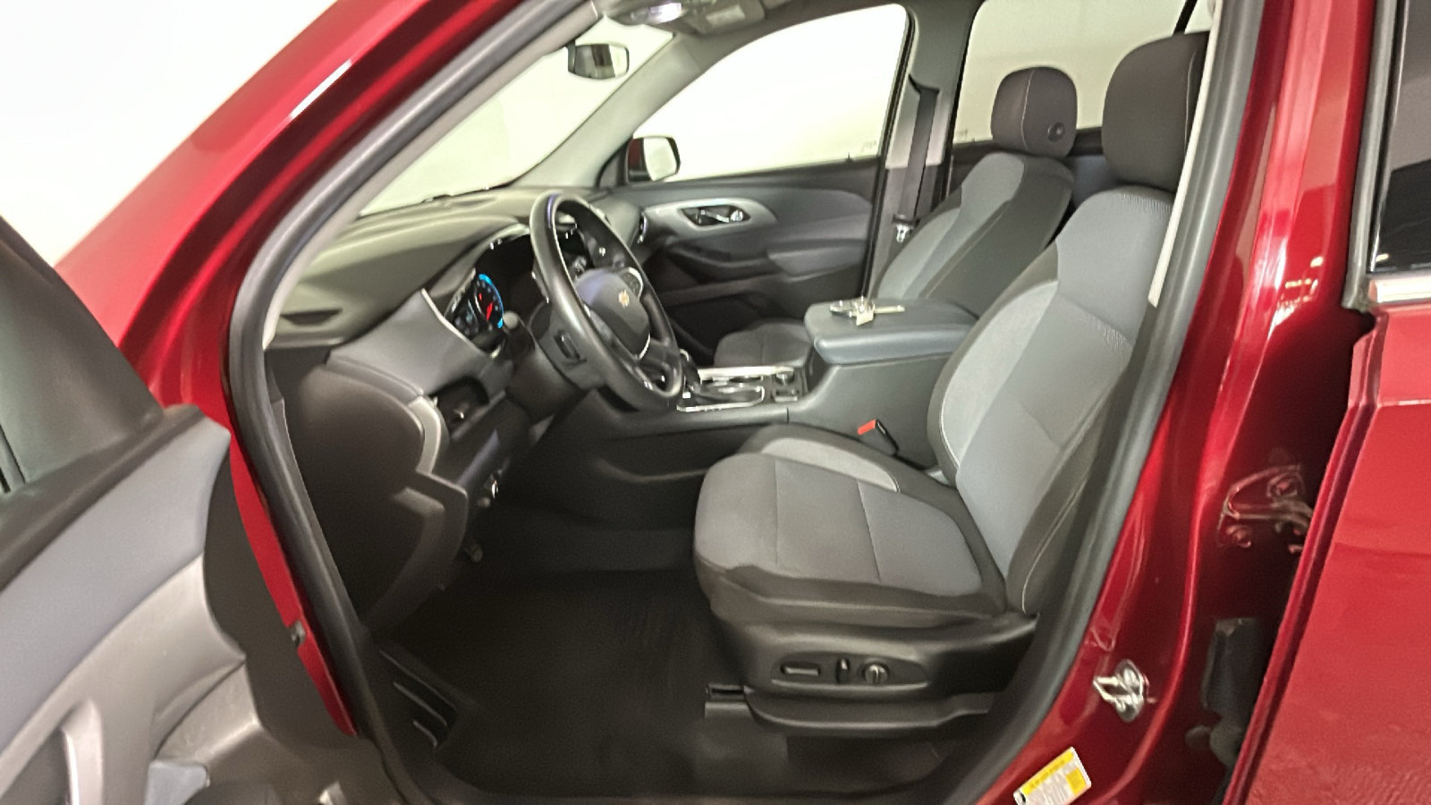 Used 2018 Chevrolet Traverse LT FWD image 14