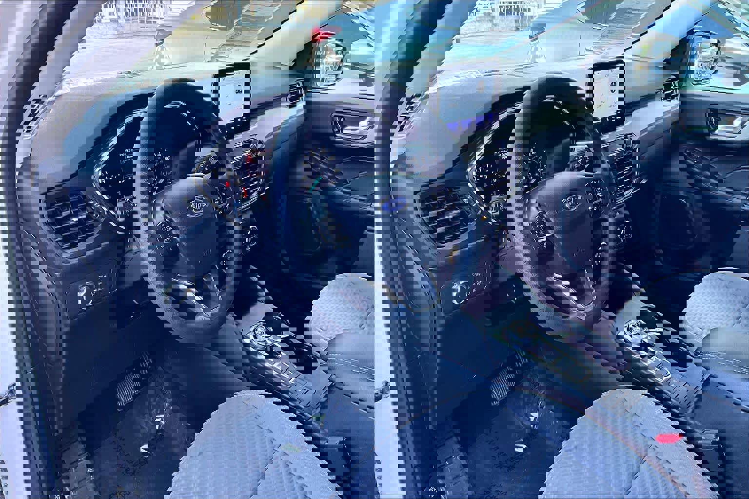 Used 2021 Ford Escape SE image 17